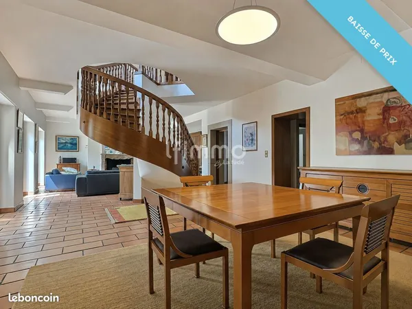 Maison 9 pièces 275 m²