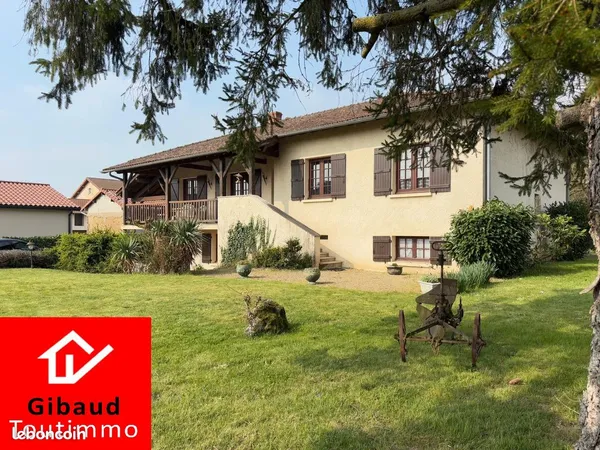 Villa 10 pièces 215 m²