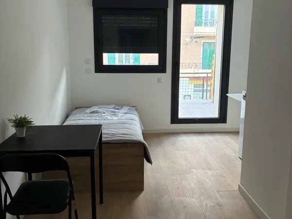 Studio moderne frontalier