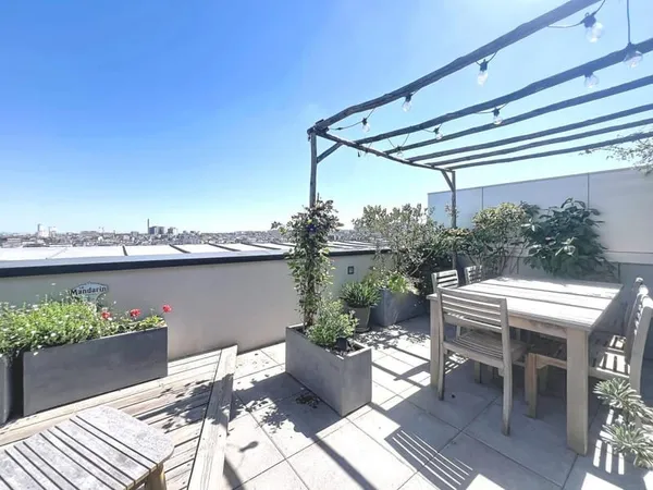 Paris 17e - Batignolles, Dernier étage. Triplex d'exception avec terrasse panoramique, 4P, 3 CHAMBRE