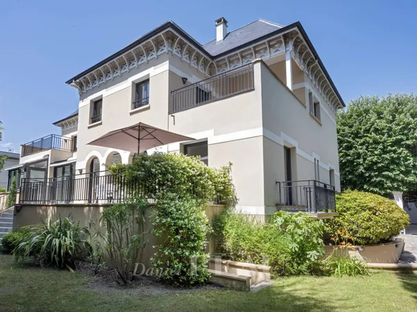 94100 - LA VARENNE SAINT-HILAIRE Une somptueuse villa de 299 m² + 200 m² de sous-sol aménagé + secon