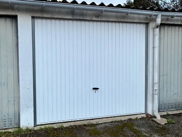 Garage à louer - porte neuve
