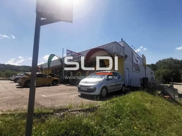 Local commercial 1423 m²