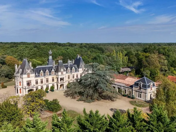Maison individuelle 23 pièces 890 m²