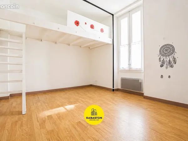 Studio 1 pièce 29 m²