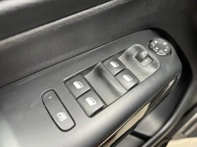 Citroën C5 Aircross hybrid rechargeable 225ch shine ë-eat8 — photo 13