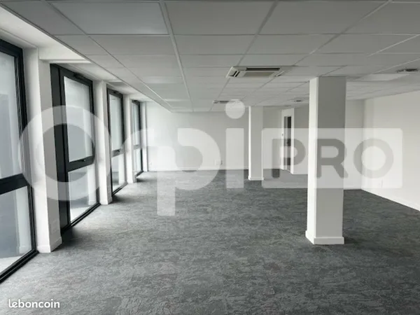 Bureau 32 m²
