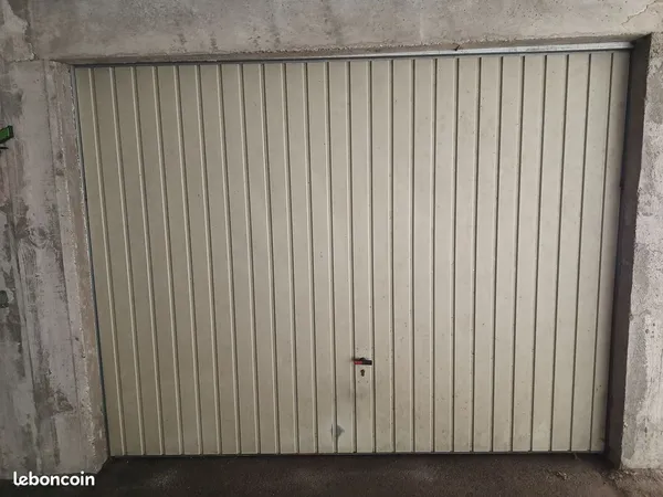 Garage boxé de 16m² en accès sécurisé à Tortière