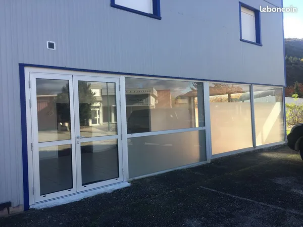 LOCAUX 100m² PRIVAS