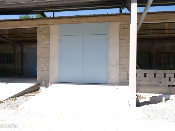 Local professionnel / de stockage 95m²