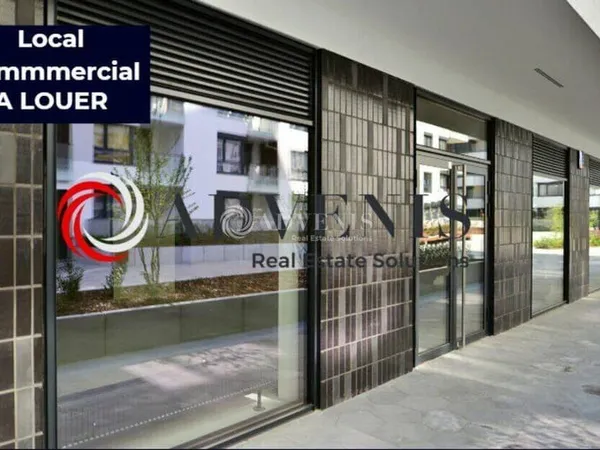 Local commercial 240 m²