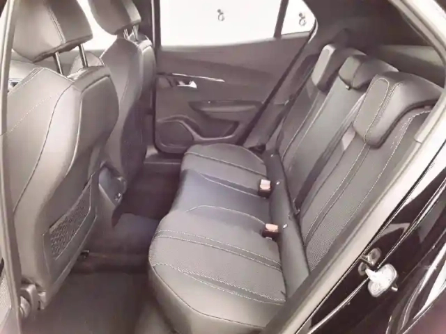 Peugeot 2008 hybrid 145 e-dcs6 — photo 33