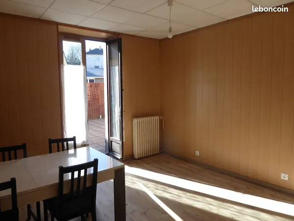 Appart 4 pièces 89 m² 440 HC PONT-SALARS à 20 km de RODEZ -45 km de MILLAU dans copropriété avec esc