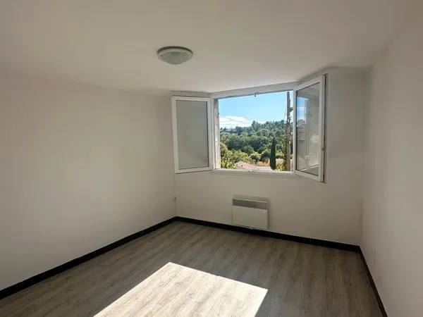 T2 lumineux de 36m² avec vue sur colline + climatisation