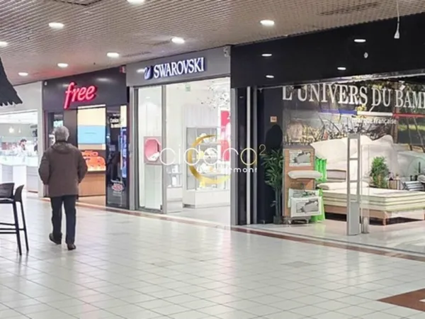 LOCAL COMMERCIAL à LOUER
