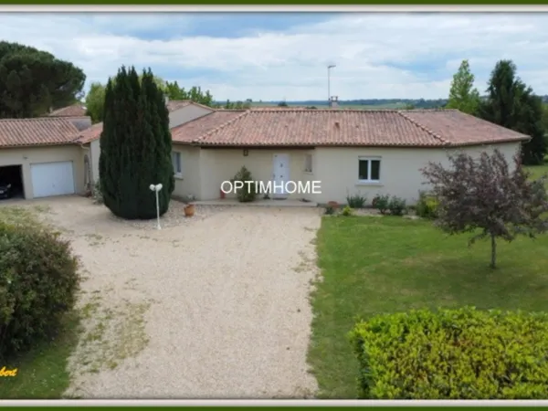 Maison contemporaine de plain-pied avec grand terrain arboré Proche de CHALAIS (16)