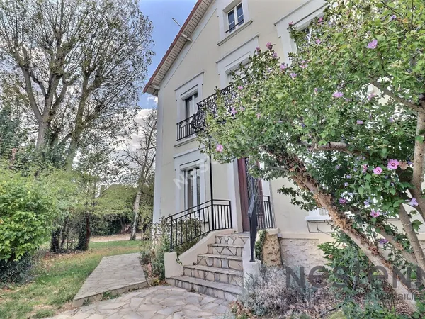 Maison Neuilly Plaisance 7 pièce(s) 150 m2