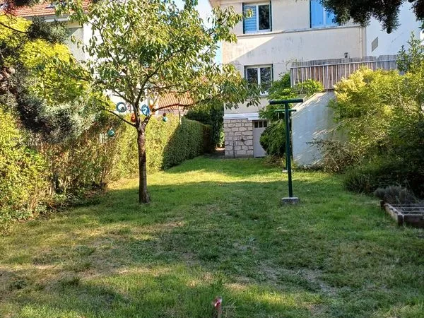 Maison familiale avec grand jardin arboré - Quartier La Plaine
