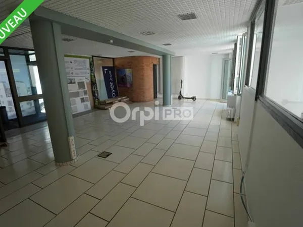 Bureau 93 m²