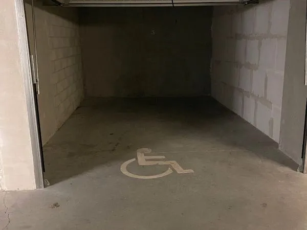 Parking/box 17 m² VERNAISON