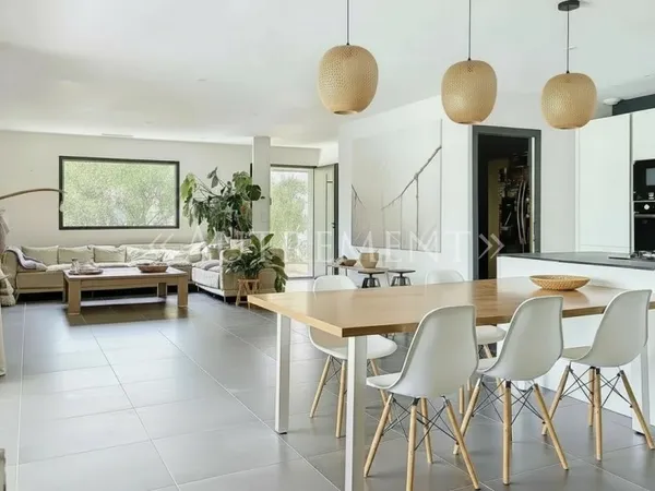 Maison 5 pièces 143 m²
