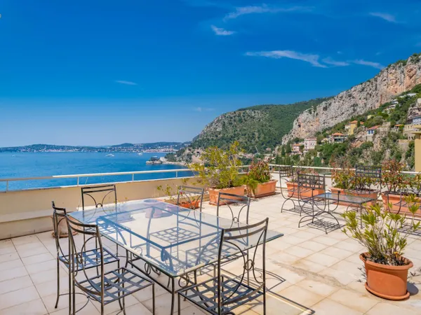 Cap d’Ail – Penthouse d’Exception avec Vue Panoramique sur la Mer, à 5 Minutes de Monaco et 3 Minute