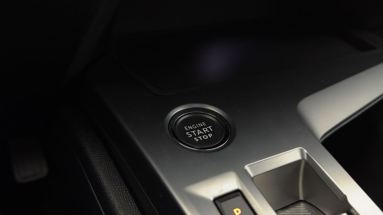 Peugeot 308 SW PHEV 180 e-EAT8 — photo 27