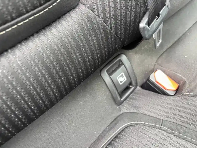 Renault Megane mégane iv estate blue dci 115 edc — photo 17