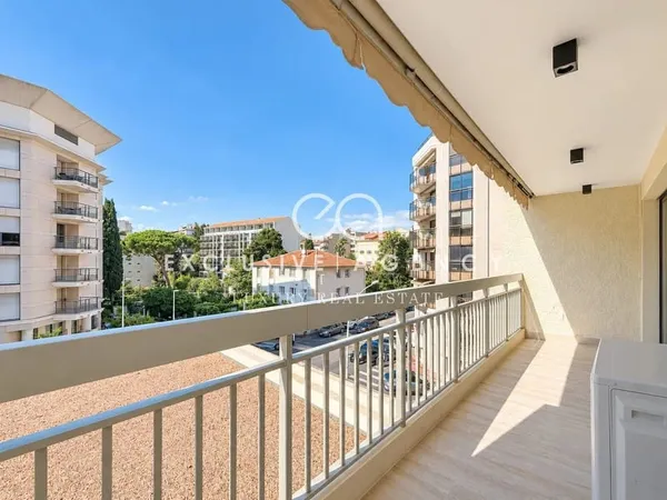 Cannes Banane - 3 pièces entièrement refait à neuf avec terrasse