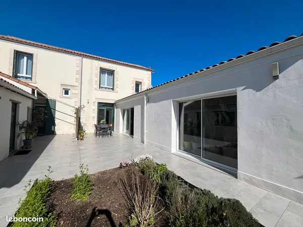 Maison 8 pièces 235 m²