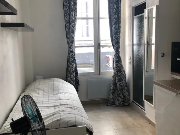 Loue studio 15m² Aix-en-Provence centre historique