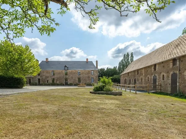 Un manoir du XVIIIe siècle rénové et ses installations équestres sur 5,8 hectares