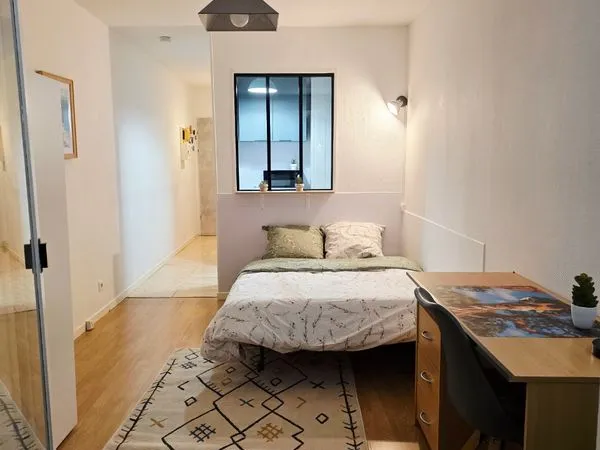 Beau studio meublé avec balcon et parking