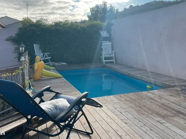 Appartement avec piscine à 8 minute en voiture de la plage