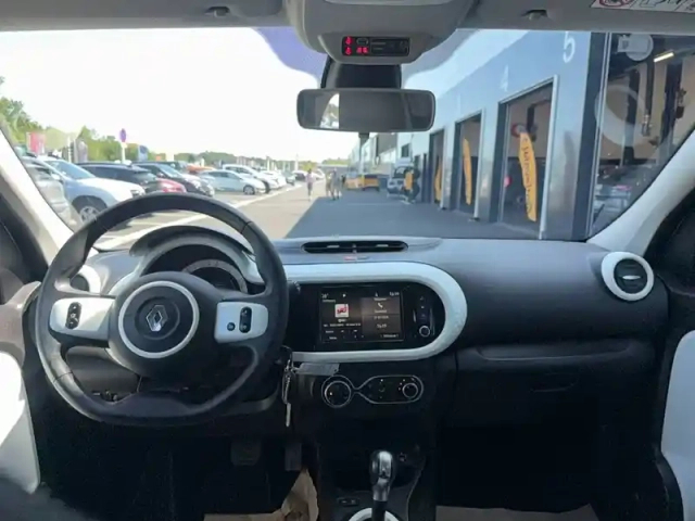 Renault Twingo iii e-tech — photo 11