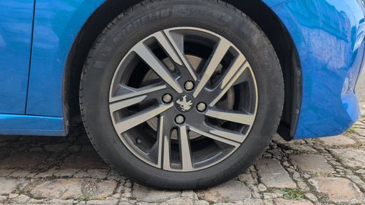 Peugeot 208 1.2 PureTech 100 - Allure Pack – 2021 – 14073 km – Essence – Boîte Manuelle — photo 31