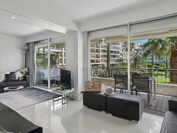 Superbe appartement de 87 m², écrin de verdure avec vue mer, Croisette