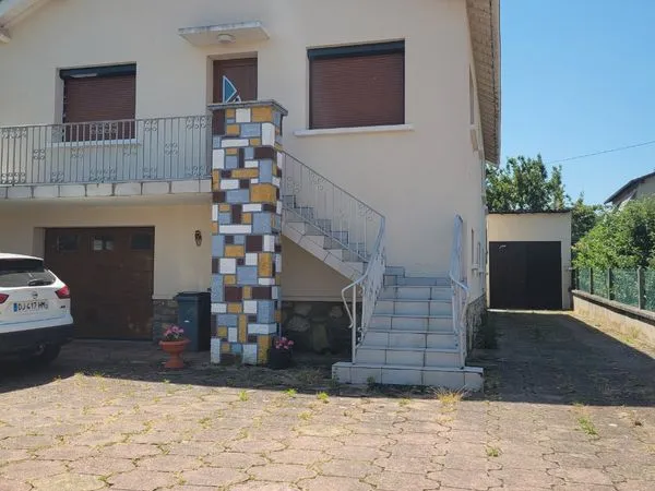 Maison année 70 avec appartement