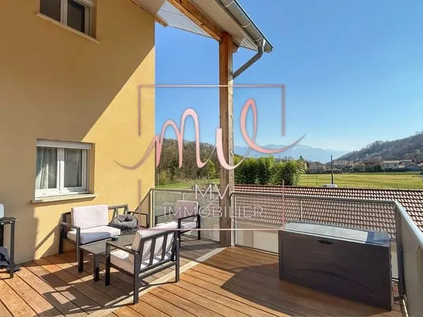 RENAGE, T4 duplex 104 m2 terrasse + garage