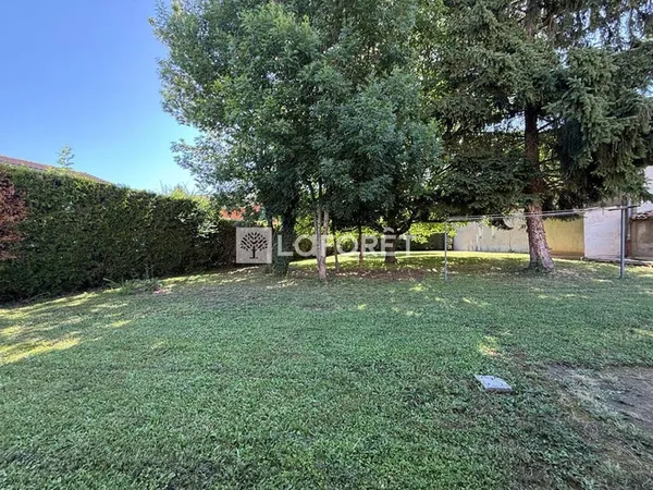 Terrain 561 m²