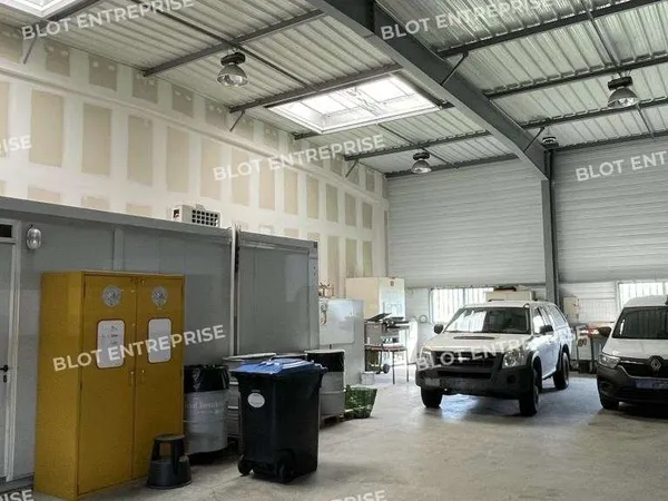A vendre locaux d'activités 372m² à Donges