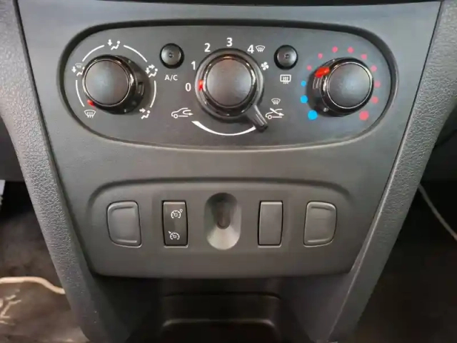 Dacia Sandero sce 75 — photo 23