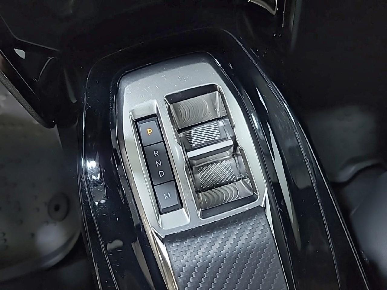 Peugeot 2008 puretech 130 s&s eat8 allure pack — photo 19