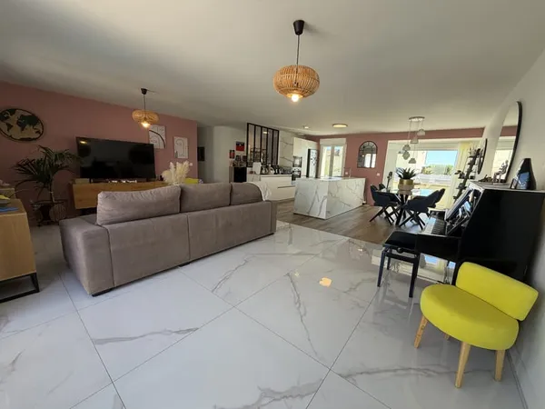 Villa plain pied rénové avec grand garage