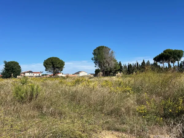Terrain 698 m²