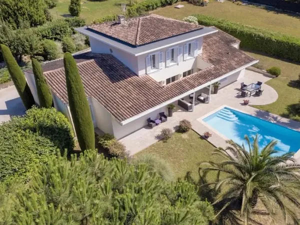 Villa 7 pièces 250 m²