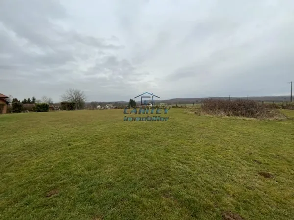 Terrain constructible de 1400 m2 situé sur la commune de LANTENOT