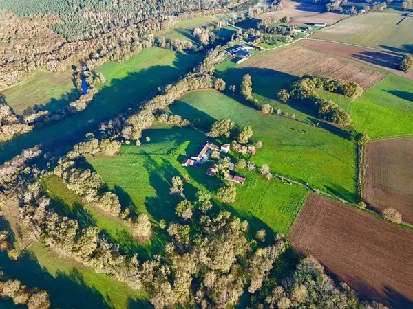 GRANDE PROPRIETE IDEALE POUR PROJET D'HEBERGEMENT