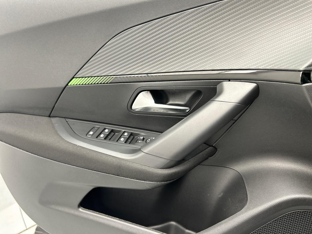 Peugeot 2008 hybrid 136 e-dcs6 active — photo 31