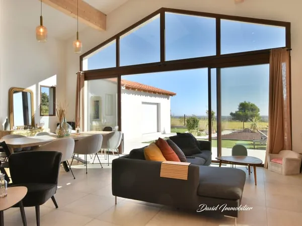 Villa moderne et récente à vendre à Sainte-Colombe-De-La-Com